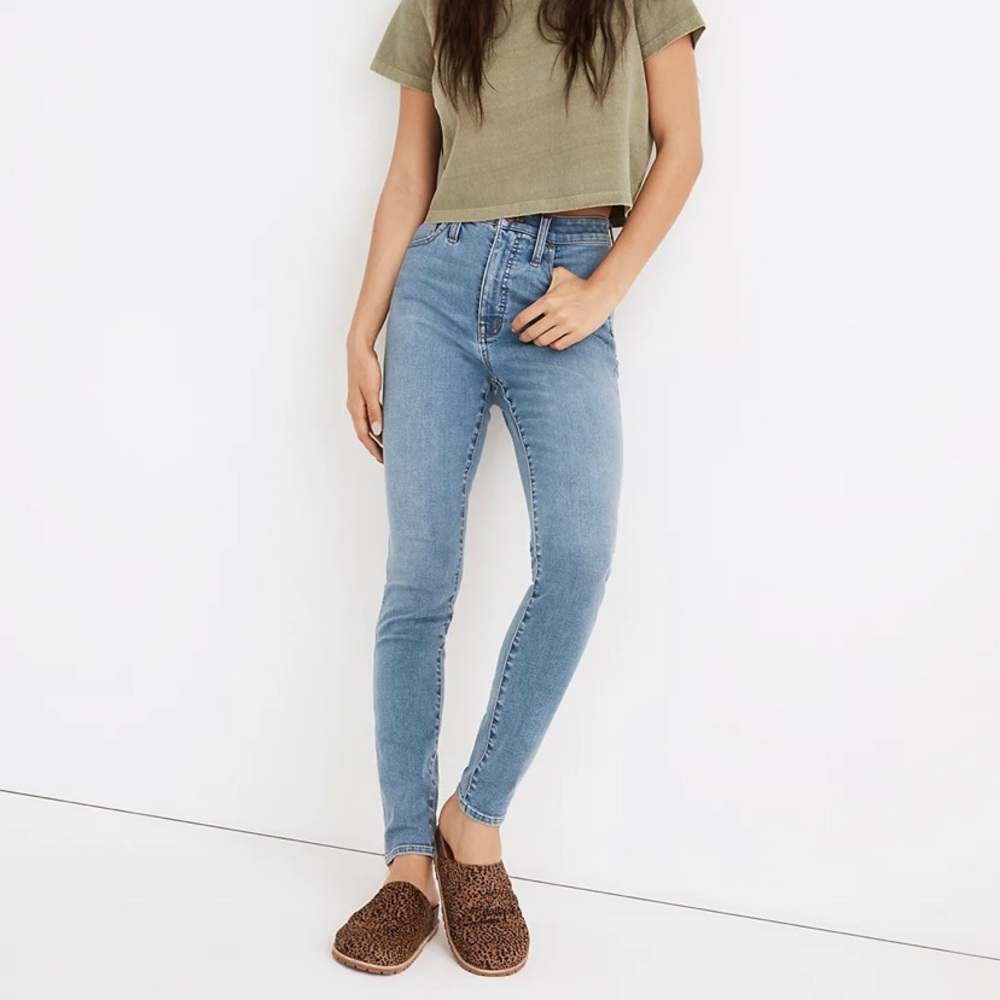 Curvy Roadtripper Authentic Skinny Jean in Conroe Wash